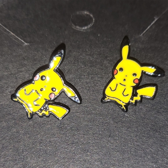 Pikachu stud earrings - Picture 4 of 5
